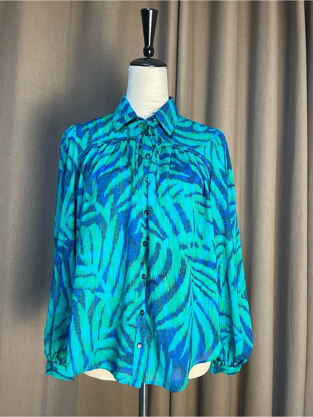 Dress Forum Blue & Turquoise Abstract Print Button-Down Shirt